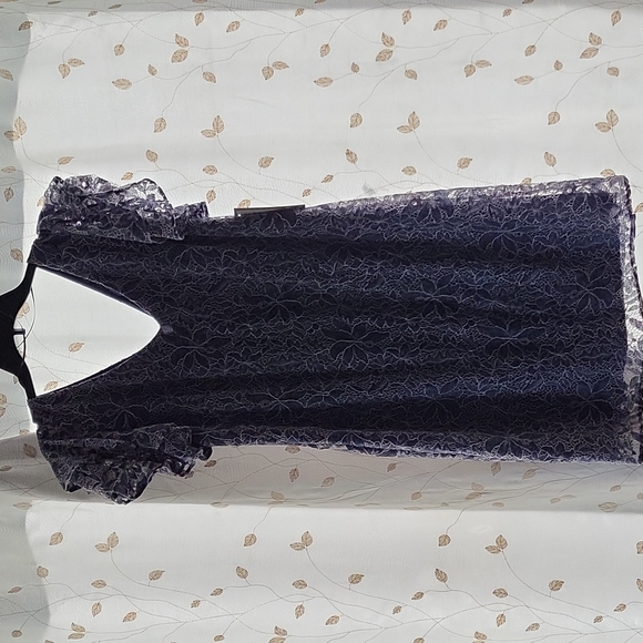 DRESS - Picture 1 of 3